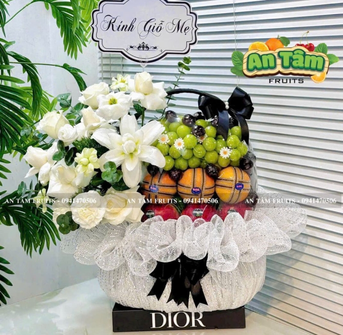 GIỎ TRÁI CÂY PHỐI HOA KÍNH VIẾNG MÀU TRẮNG TRANG TRỌNG