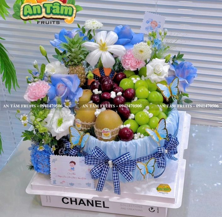 BÁNH KEM TRÁI CÂY PHỐI HOA TONE XANH DƯƠNG CHO NAM 