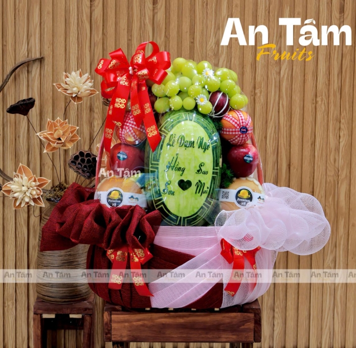 GIỎ TRÁI CÂY DƯA KHẮC DẠM NGÕ 