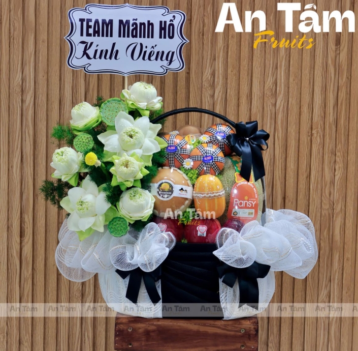 GIỎ TRÁI CÂY KHÔNG NHO KÍNH VIẾNG MIX HOA SEN TRẮNG