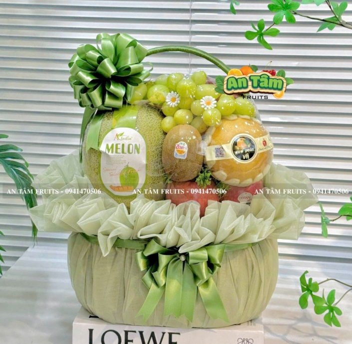 GIỎ TRÁI CÂY CHÚC MỪNG TONE XANH LÁ 