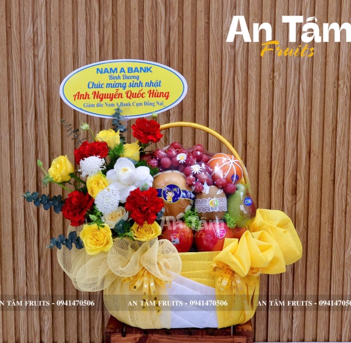 GIỎ TRÁI CÂY PHỐI HOA CHÚC MỪNG SINH NHẬT