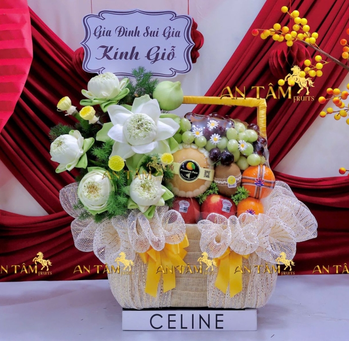 GIỎ TRÁI CÂY PHỐI HOA SEN TONE KEM VÀNG
