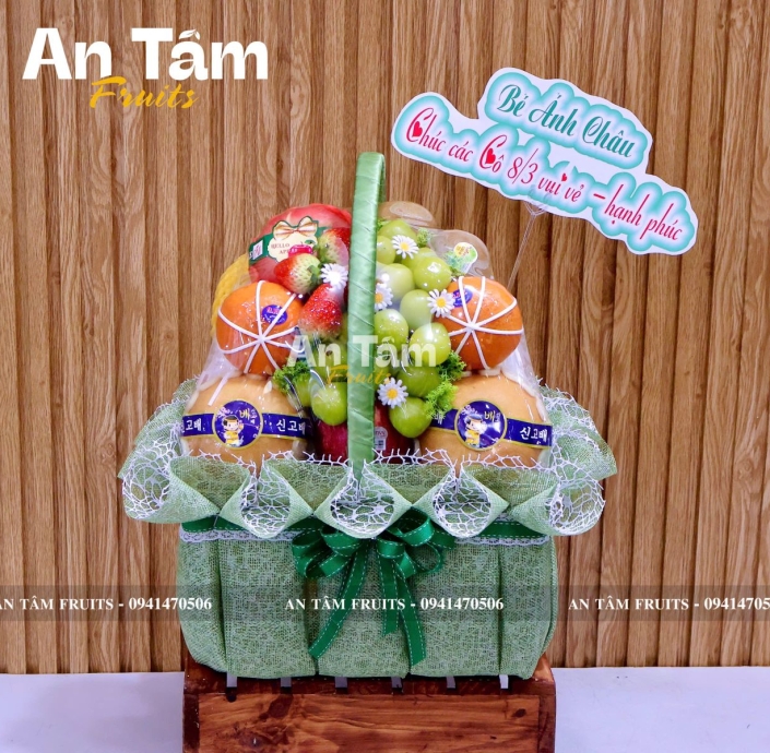 GIỎ TRÁI CÂY CHÚC MỪNG NGÀY 8 THANG 3