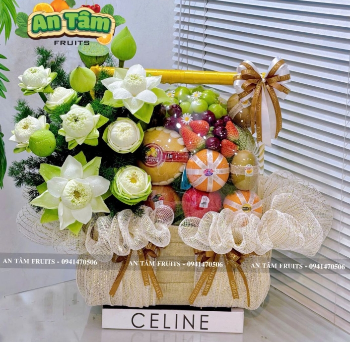Giỏ trái cây hoa sen chúc mừng hai gia đình gặp mặt
