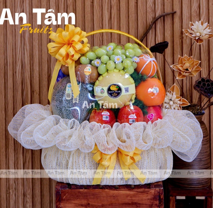 GIỎ TRÁI CÂY TẶNG SINH NHẬT TONE MÀU SANG TRỌNG