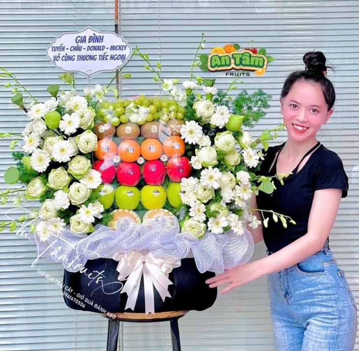 GIỎ TRÁI CÂY FULL TRÁI 2 MẶT SIÊU TO MIX HOA 2 BÊN KÍNH VIẾNG