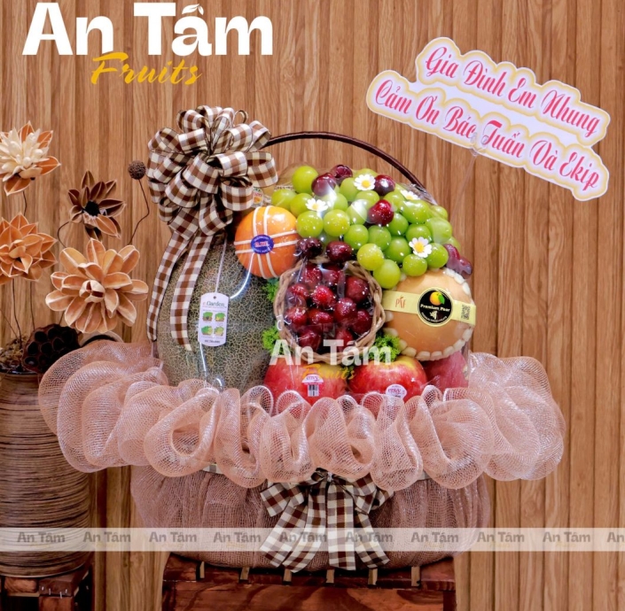 GIỎ TRÁI CÂY CẢM ƠN BÁC SĨ VÀ EKIP TONE NÂU TRẦM SANG TRỌNG