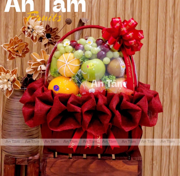 GIỎ TRÁI CÂY TONE ĐỎ MIX TRÁI CHÚC MỪNG 