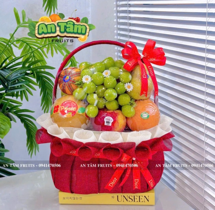 GIỎ TRÁI CÂY TONE ĐỎ PHỐI CHÚC MỪNG 