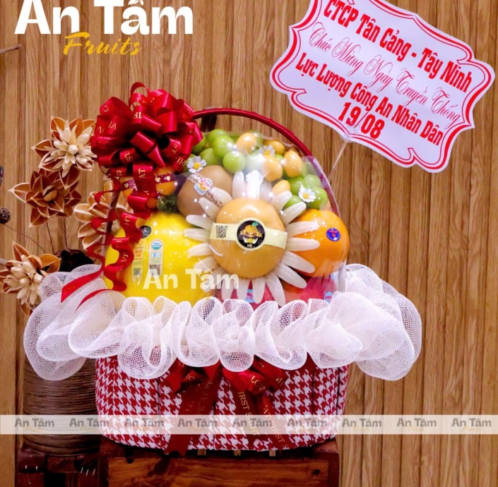 GIỎ TRÁI CÂY CHÚC MỪNG NGÀY KỈ NIỆM TRUYỀN THỐNG LỰC LƯỢNG CAND TONE ĐỎ