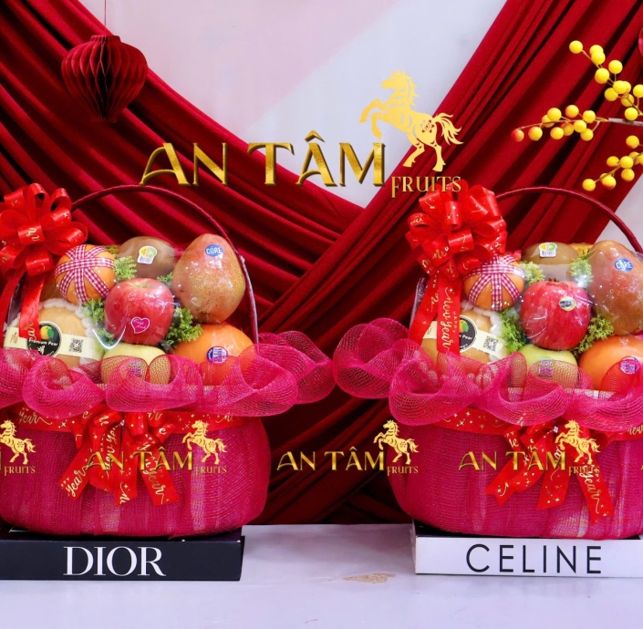 Giỏ quả màu đỏ 