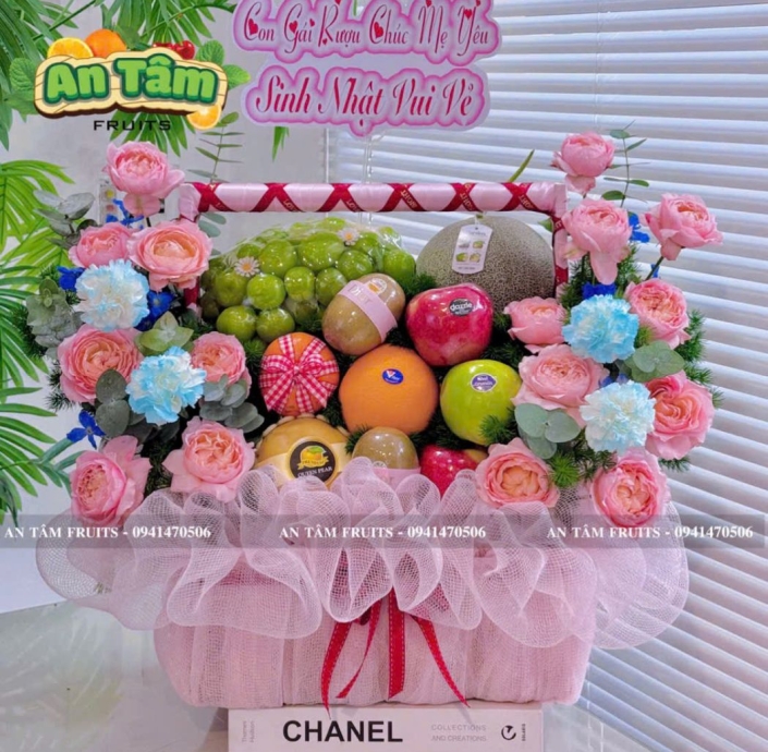 GIỎ TRÁI CÂY MIX HOA 2 BÊN TONE HỒNG NGỌT NGÀO  XINH IU