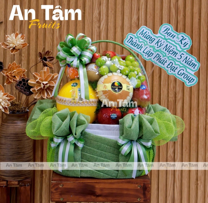 GIỎ TRÁI CÂY TONE XANH LÁ CHÚC MỪNG KỶ NIỆM THÀNH LẬP CÔNG TY 