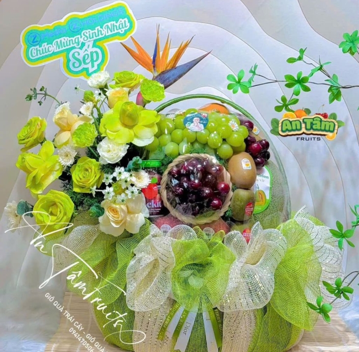 GIỎ TRÁI CÂY PHỐI HOA MIX TRÁI TẶNG SINH NHẬT SẾP NAM