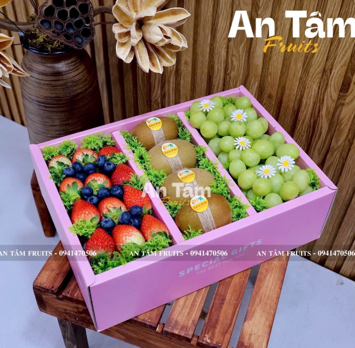 Hộp quà trái cây combo 3 loại dâu , nho, kiwi 