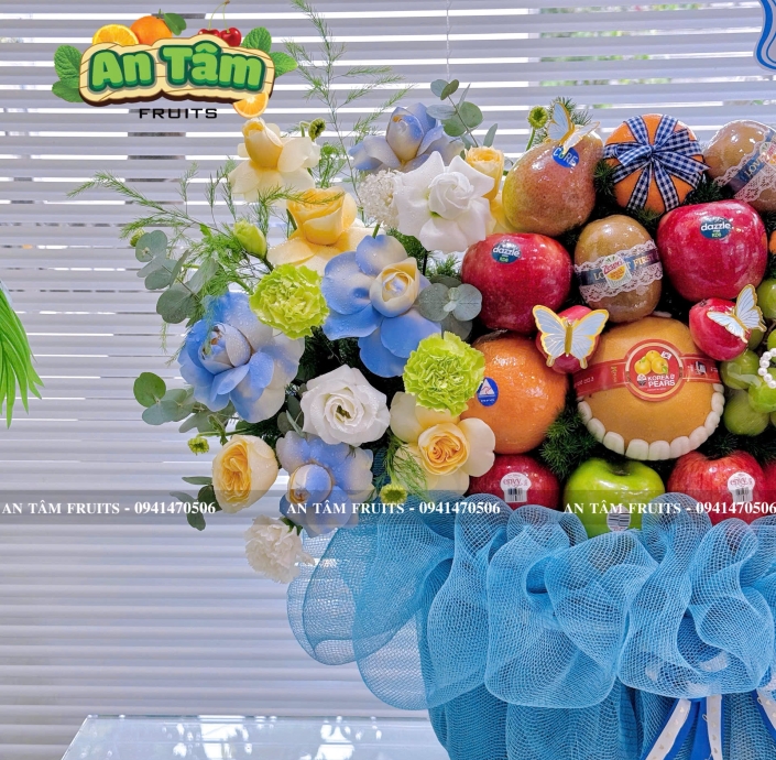 Giỏ quà tặng trái cây tặng sinh nhật tone xanh dương