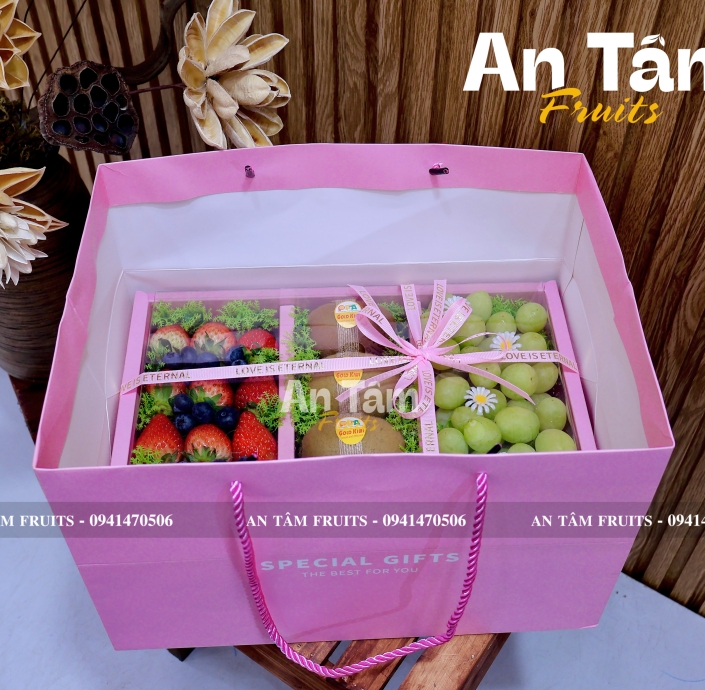 Hộp quà trái cây combo 3 loại dâu , nho, kiwi 