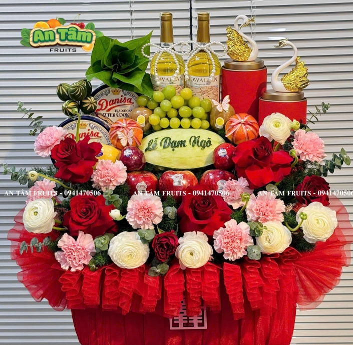 Giỏ Trái Cây Dạm Ngõ Tone Đỏ Tinh Tế Nổi Bật