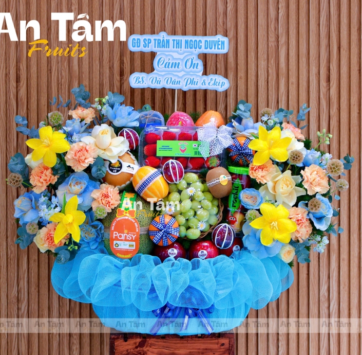 GIỎ TRÁI CÂY PHỐI HOA 2 BÊN HIỆN ĐẠI CẢM ƠN BÁC SĨ