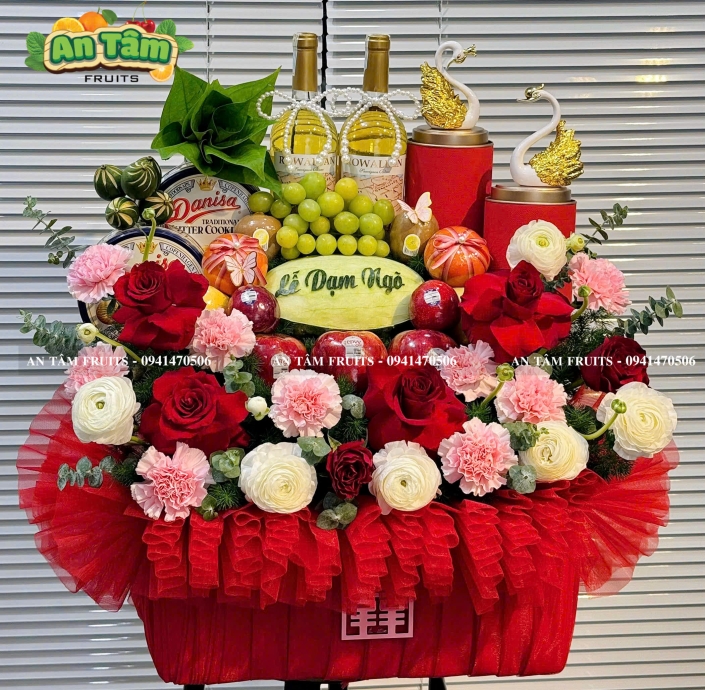Giỏ Trái Cây Dạm Ngõ Tone Đỏ Tinh Tế Nổi Bật