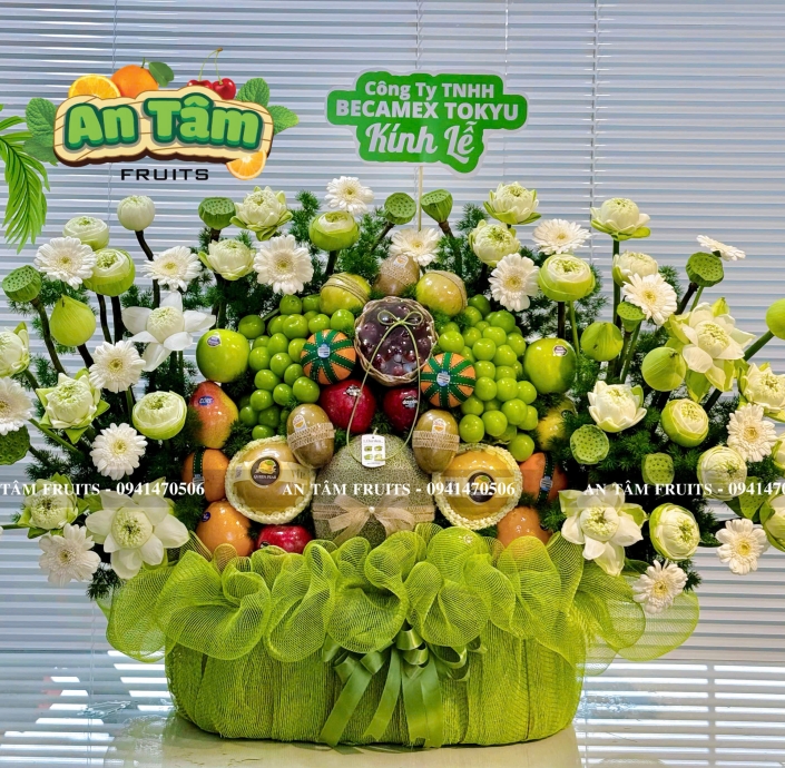 GIỎ TRÁI CÂY PHỐI HOA 2 BÊN KÍNH LỄ CHO SIZE SIÊU TO Ở THỦ ĐỨC