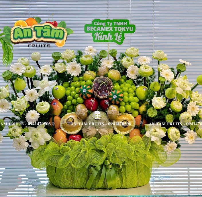 GIỎ TRÁI CÂY PHỐI HOA 2 BÊN KÍNH LỄ CHO SIZE SIÊU TO Ở THỦ ĐỨC