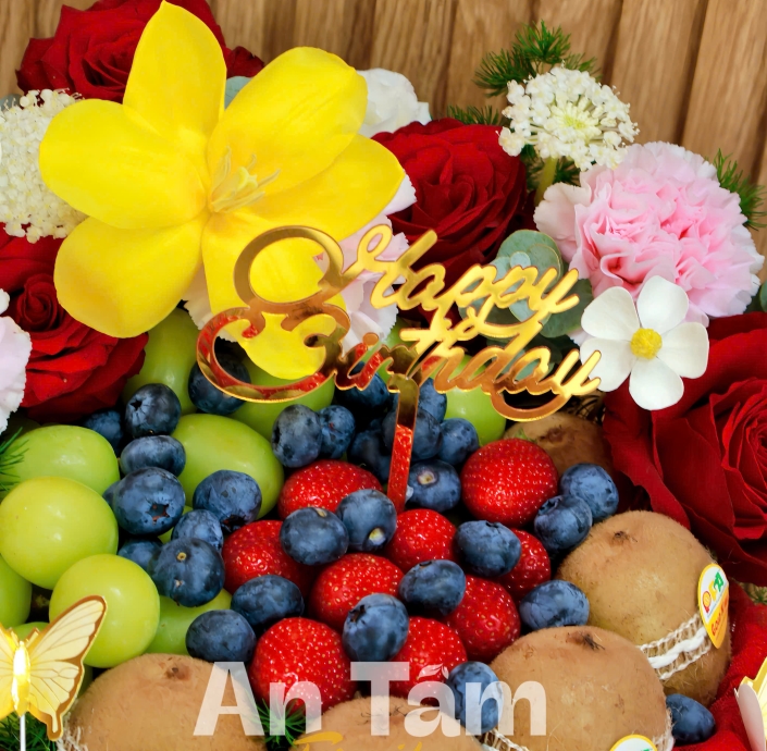 BÁNH KEM TRÁI CÂY TONE ĐỎ SANG TRỌNG