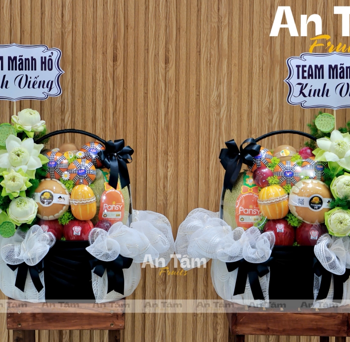 GIỎ TRÁI CÂY KHÔNG NHO KÍNH VIẾNG MIX HOA SEN TRẮNG