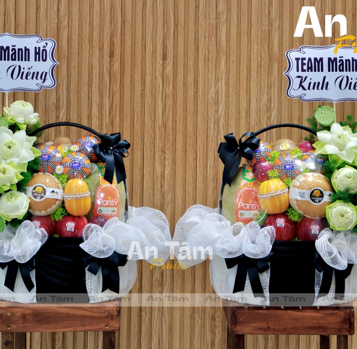 GIỎ TRÁI CÂY KHÔNG NHO KÍNH VIẾNG MIX HOA SEN TRẮNG