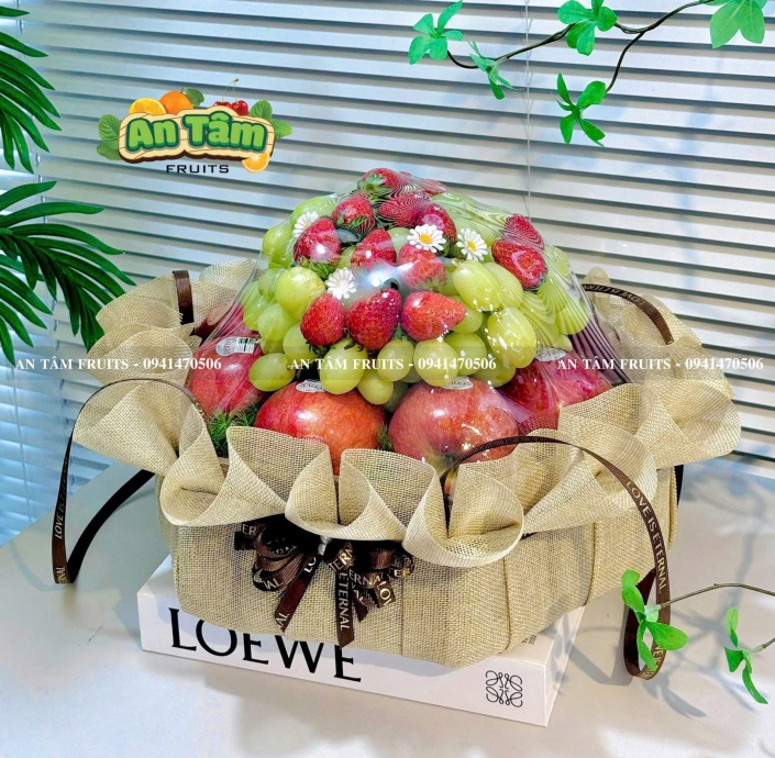 KHAY TRÁI CÂY MIX 3 LOẠI TRÁI NHO XANH DÂU VÀ TÁO ENVY