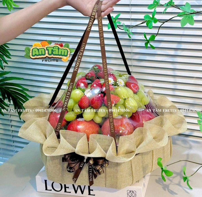 KHAY TRÁI CÂY MIX 3 LOẠI TRÁI NHO XANH DÂU VÀ TÁO ENVY