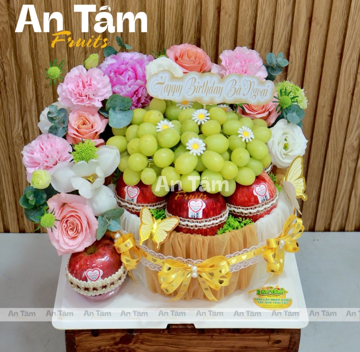 BÁNH KEM TRÁI CÂY PHỐI HOA TONE VÀNG CAO CẤP 