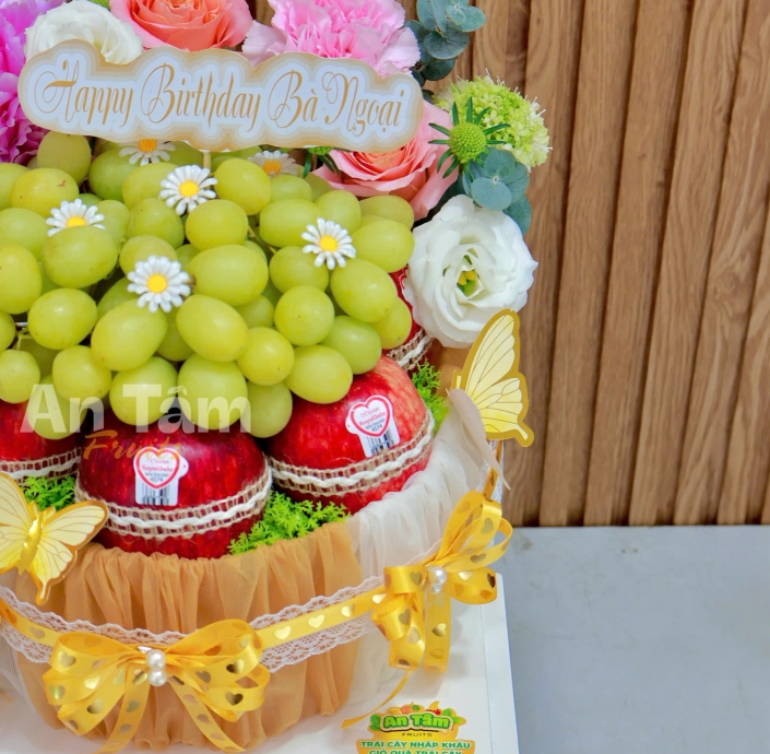 BÁNH KEM TRÁI CÂY PHỐI HOA TONE VÀNG CAO CẤP 