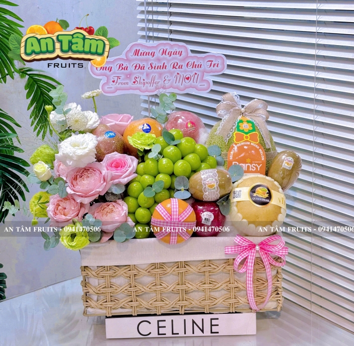KHAY TRÁI CÂY MIX HOA 1 BÊN SIÊU XINH 
