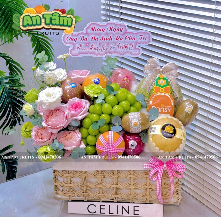 KHAY TRÁI CÂY MIX HOA 1 BÊN SIÊU XINH 