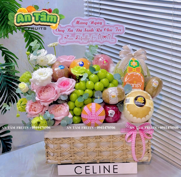 KHAY TRÁI CÂY MIX HOA 1 BÊN SIÊU XINH 