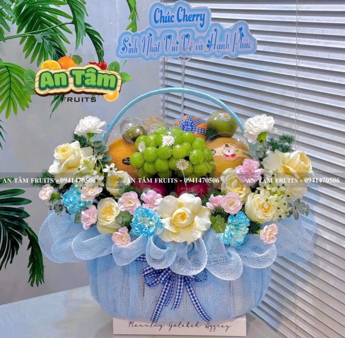 GIỎ TRÁI CÂY PHỐI HOA TONE XANH DA TRỜI QUÀ SINH NHẬT 