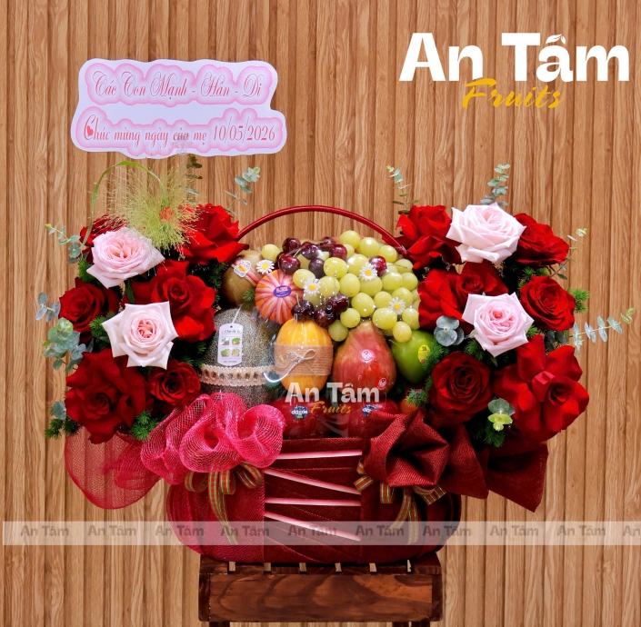 GIỎ TRÁI CÂY TONE ĐỎ PHỐI HOA 2 BÊN CHÚC MỪNG 