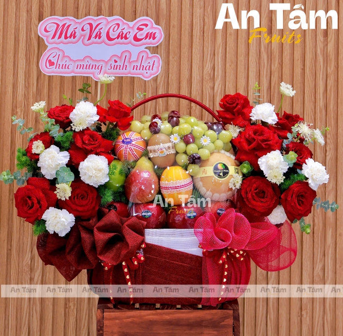 GIỎ TRÁI CÂY TONE ĐỎ PHỐI HOA CHÚC MỪNG SINH NHẬT SANG TRỌNG