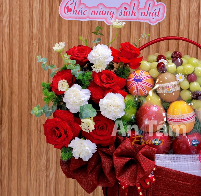 GIỎ TRÁI CÂY TONE ĐỎ PHỐI HOA CHÚC MỪNG SINH NHẬT SANG TRỌNG