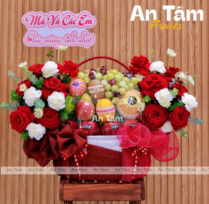 GIỎ TRÁI CÂY TONE ĐỎ PHỐI HOA CHÚC MỪNG SINH NHẬT SANG TRỌNG