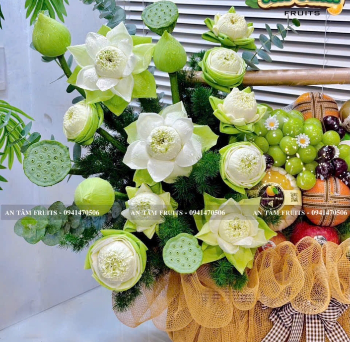 GIỎ TRÁI CÂY PHỐI HOA SEN KÍNH LỄ CHẤT LƯỢNG
