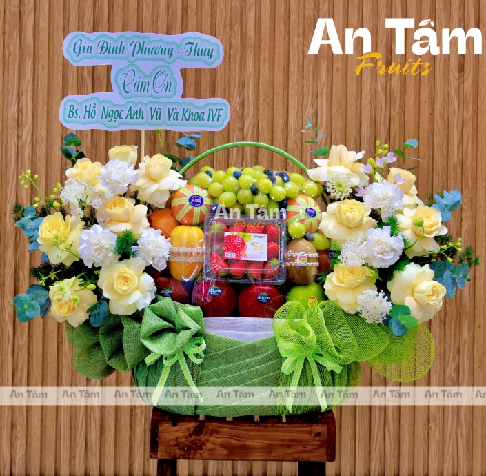 GIỎ TRÁI CÂY PHỐI HOA CẢM ƠN BÁC SĨ VÀ ĐỘI NGŨ Y TÁ
