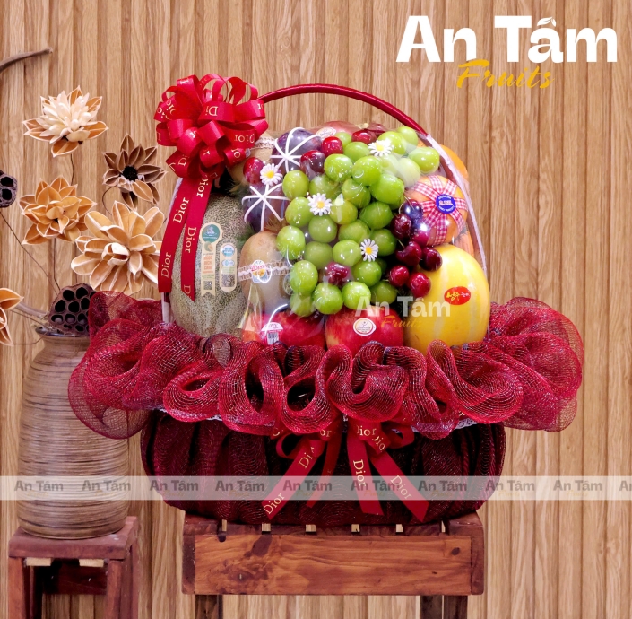GIỎ TRÁI CÂY TONE ĐỎ MIX ĐEN SANG TRỌNG RA MẮT 2 BÊN GIA ĐÌNH 