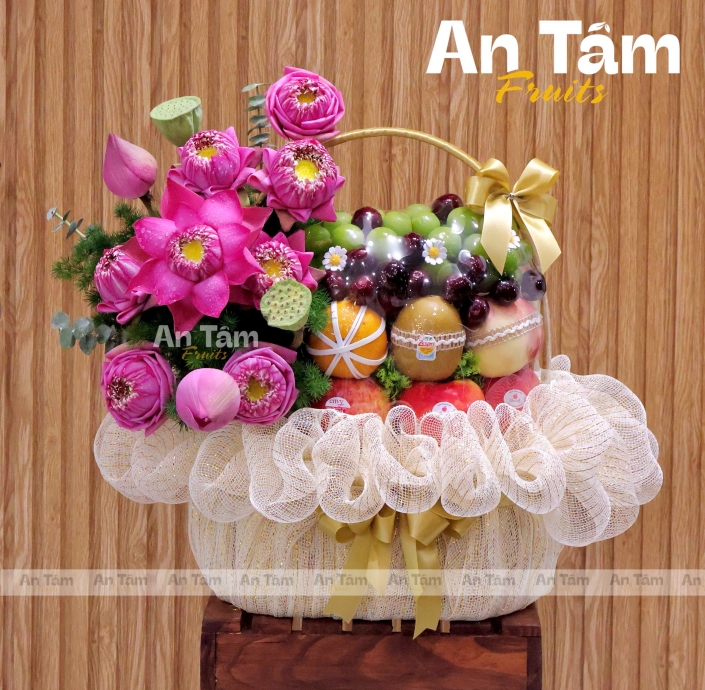 GIỎ TRÁI CÂY PHỐI HOA SEN HỒNG DÂNG HƯƠNG