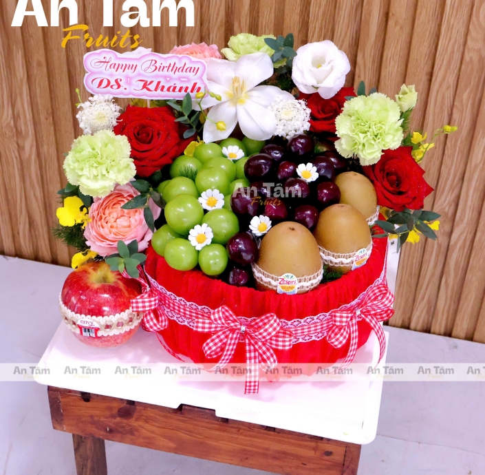 BÁNH KEM TRÁI CÂY SINH NHẬT TONE ĐỎ MIX HOA SANG XỊN