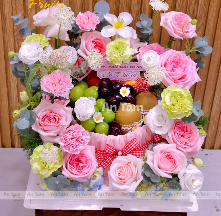 BÁNH KEM TRÁI CÂY MIX FULL HOA VÀ TRÁI CÂY CHÚC MỪNG SINH NHẬT