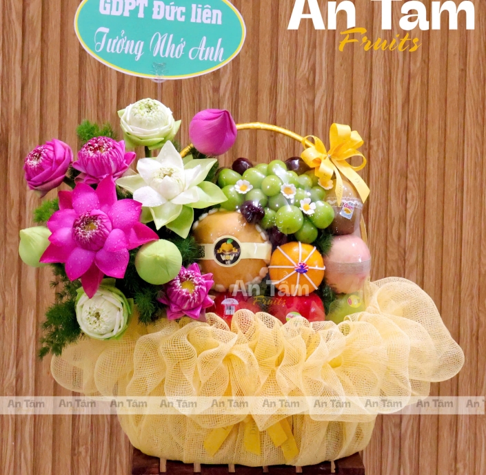 GIỎ TRÁI CÂY MIX HOA SEN THANH KHIẾT TONE VÀNG DÂNG HƯƠNG KÍNH LỄ