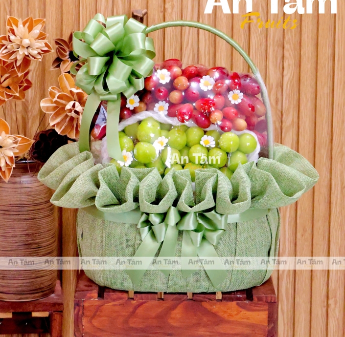 GIỎ PHỐI 1 CHÙM NHO MẪU ĐƠN VÀ 1KG5 NHO ĐỎ RUBY